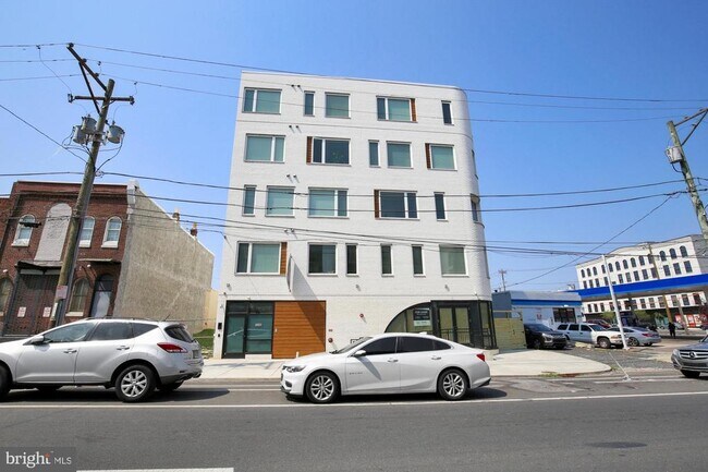 Building Photo - 2046 E Lehigh Ave