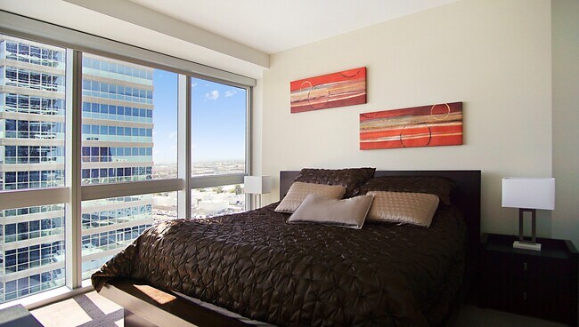 Building Photo - The Martin 1807-Strip/city Views form this...