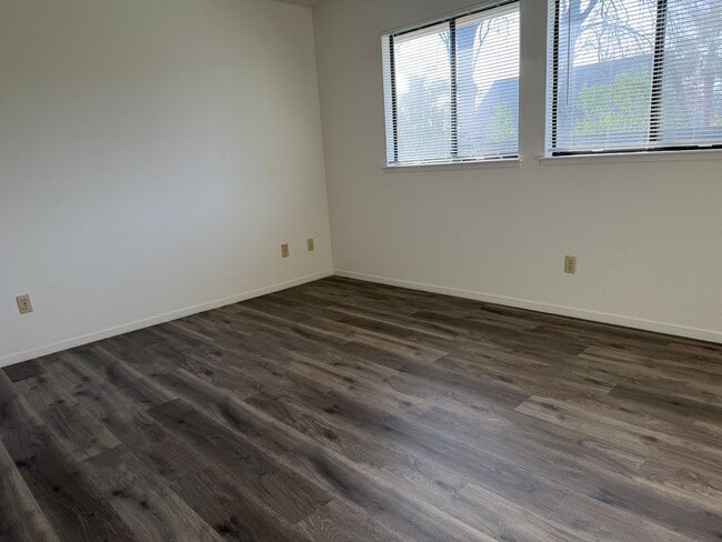 Building Photo - Remodeled 3 bedroom 2 bath house in Citrus Heights HUGE YARD