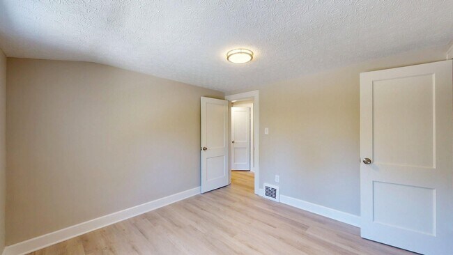 Building Photo - 4528 Rainbow Rd