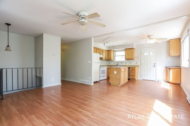 Building Photo - 3603 W 90th Pl