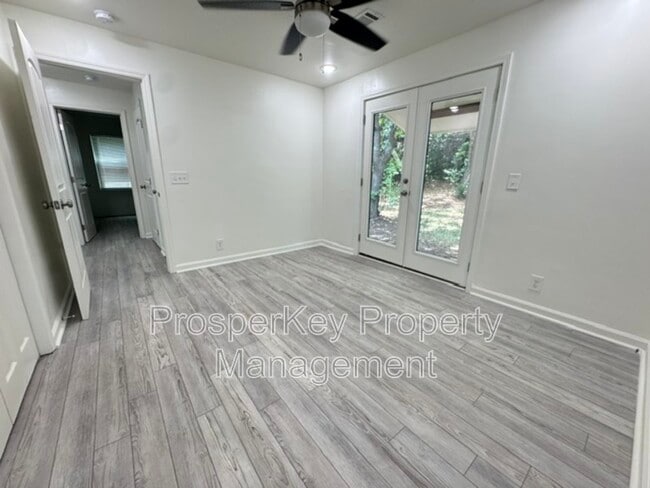 Building Photo - 2353 Agnes Dr
