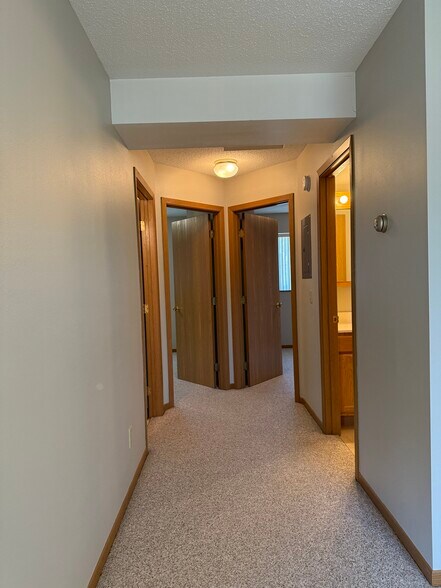 Building Photo - 408 Broadway Ave