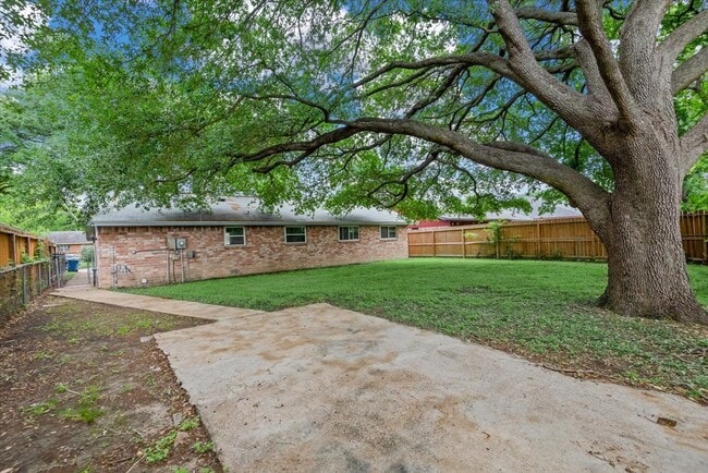 Building Photo - 1935 Barnsley Ln
