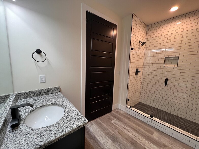 Building Photo - 508 Chestnut St