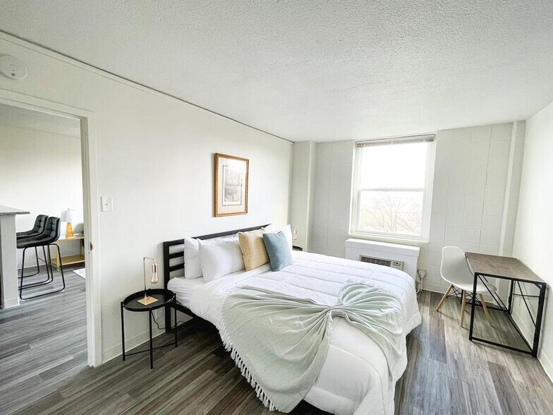 Building Photo - 2515 Burnet Ave