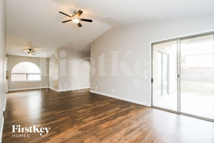 Building Photo - 691 E Daniella Dr