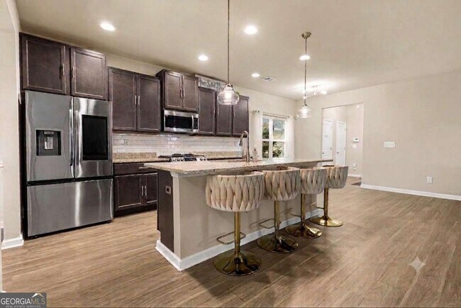 Building Photo - 684 Armitage Way