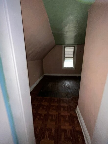 Building Photo - 4922 Davison Ave