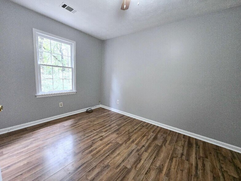 Building Photo - 5696 Wylake Dr