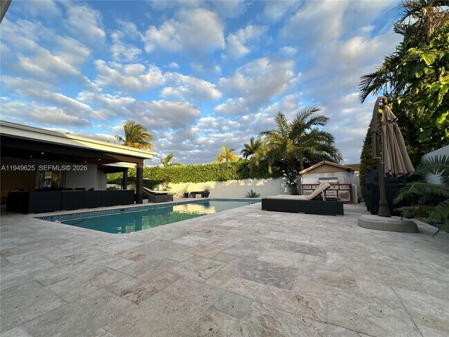 Building Photo - 2665 SW 119th Ct