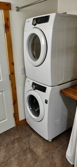 Main bathroom - washer/dryer - 3842 Idaho St