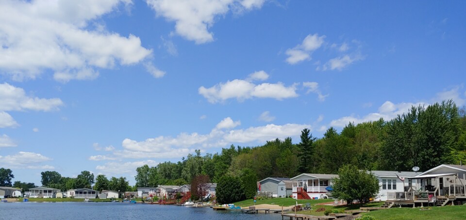 Building Photo - 725 Oak Ln