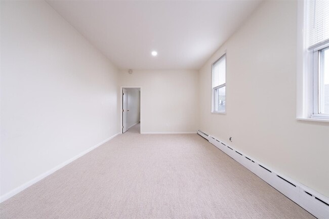 Building Photo - 115 Wolfs Ln