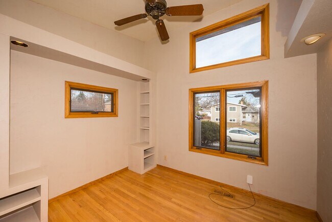 Building Photo - Great 4 Bedroom/2 Bath Home near UND!