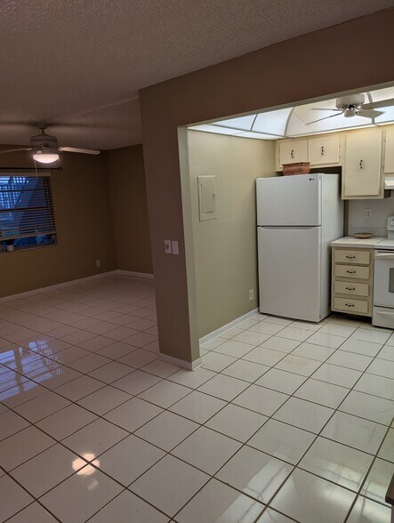 Building Photo - 839 Normandy R