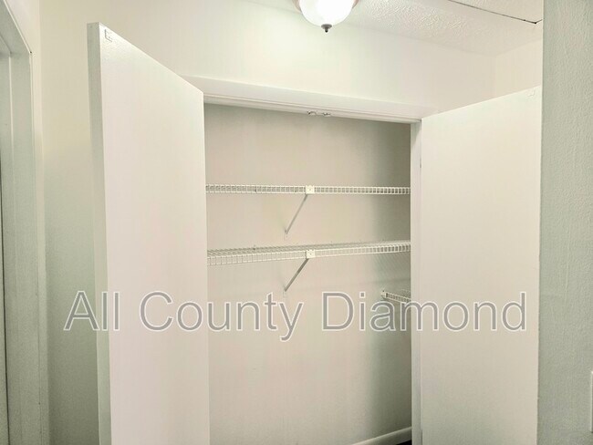 Building Photo - 636 W Caladium Cir