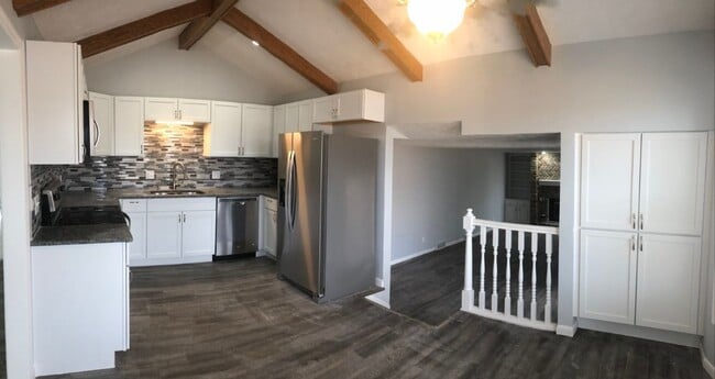 Building Photo - Home For Rent Bellevue.