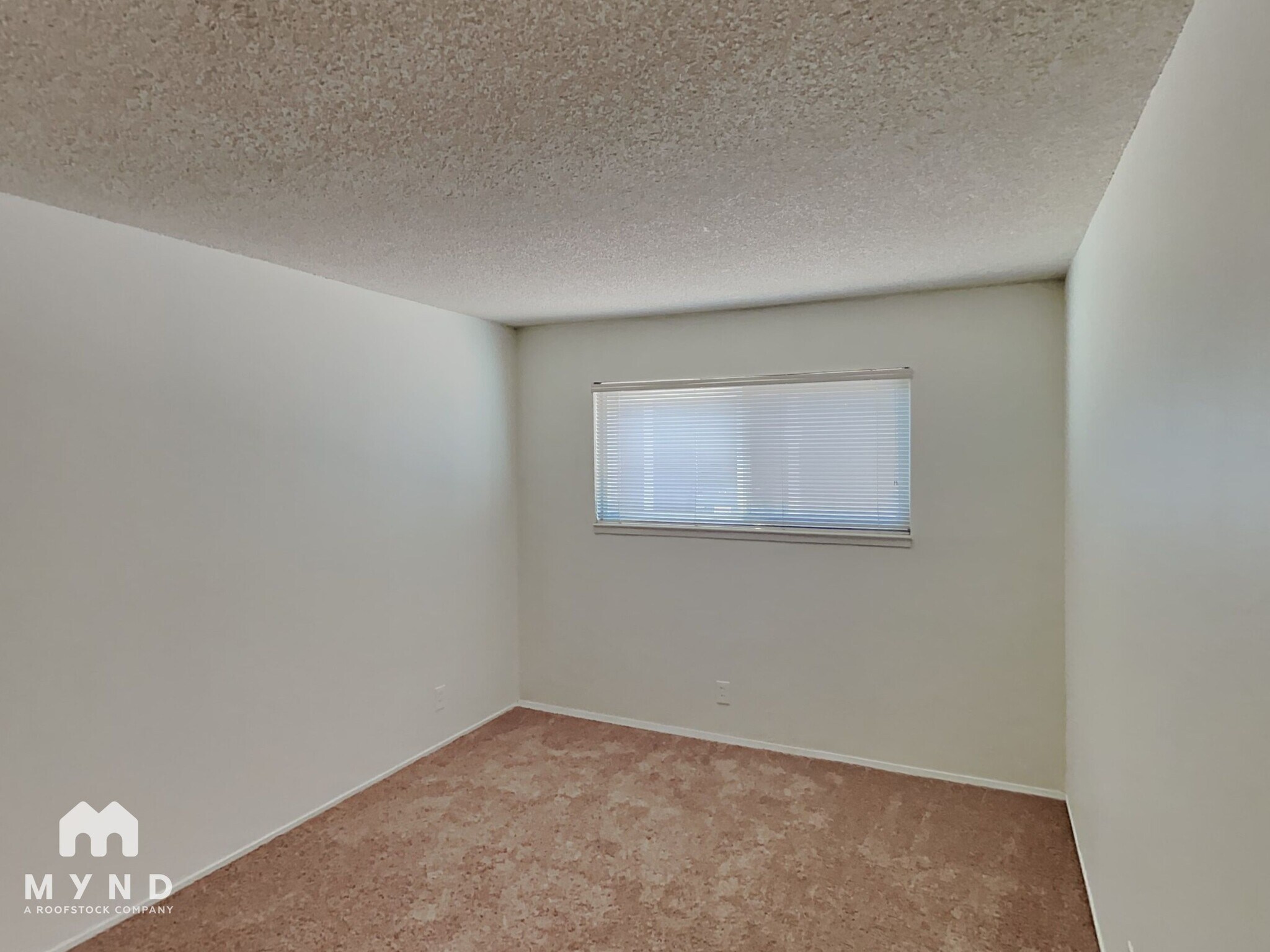Building Photo - 870 Burbank Dr