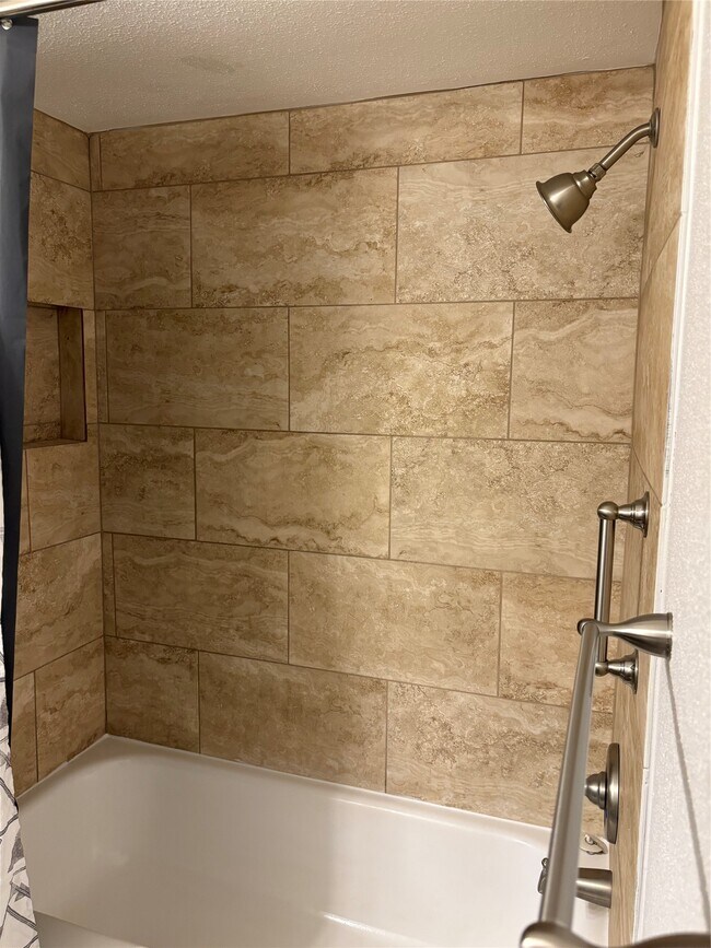 Building Photo - 732 Memorial Mews St