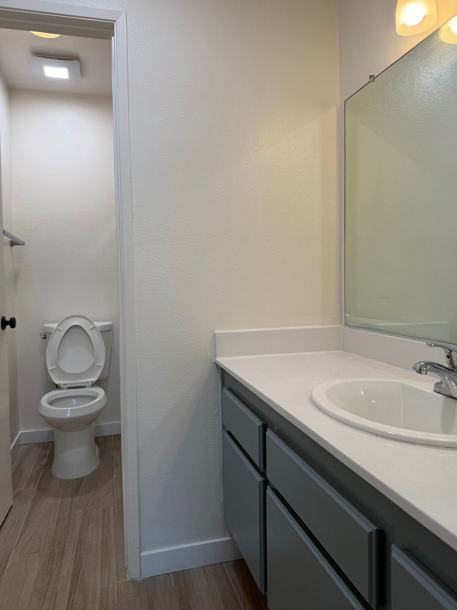 Building Photo - 3832 Chelsea Dr