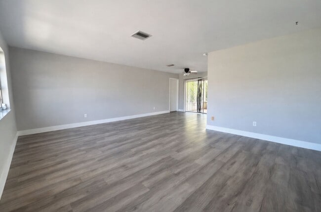 Building Photo - Newly Renovated 3 Bed / 2 Bath Single-Family Home with 2-Car Garage