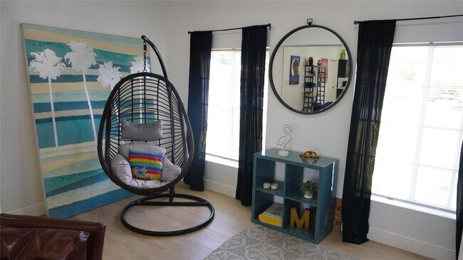 Building Photo - 1011 Sharar Ave