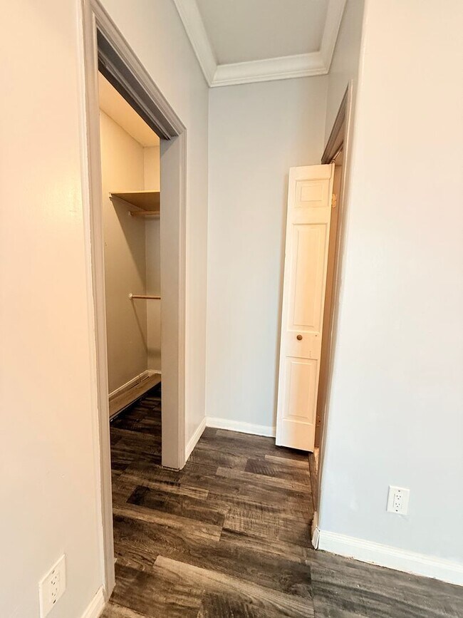 Building Photo - 941-941 Bayonne St