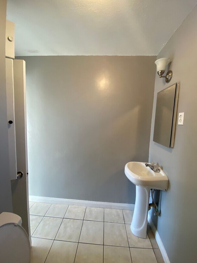 Building Photo - Hard to Find 1 BD 1 BA House with a 2 car garage and it's own yard.