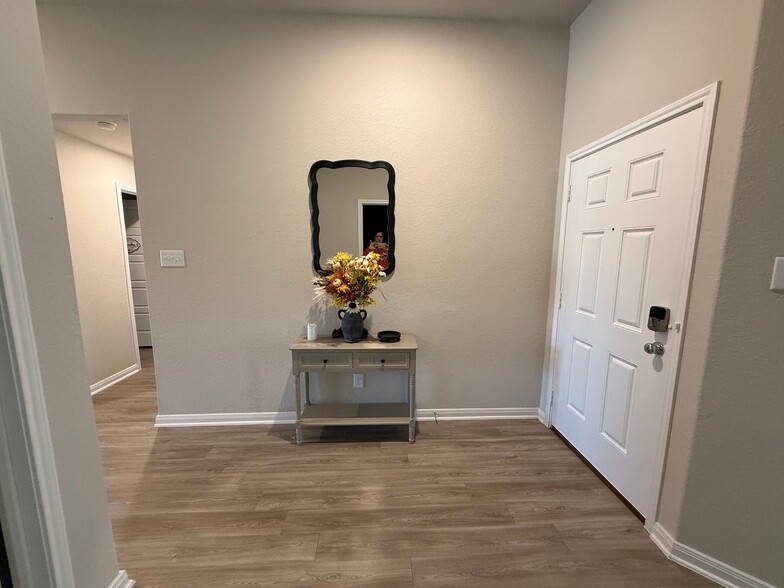 Building Photo - 805 Stonemanor Bay