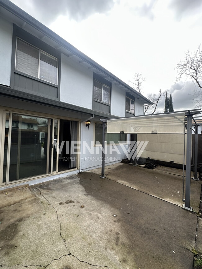 Building Photo - 5066 Greenberry Dr