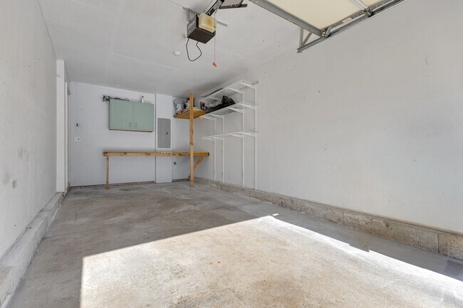 Building Photo - 2211 Waterleaf Ct