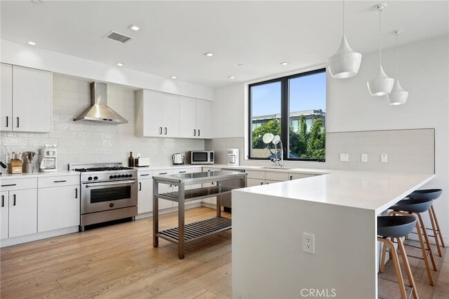 Building Photo - 2432 Penmar Ave