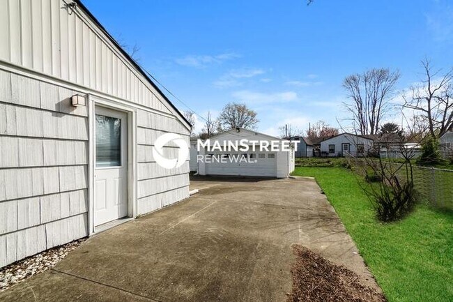 Building Photo - 3 Bedroom Pet-Friendly Home in LOUISVILLE, KY with Main Street Renewal