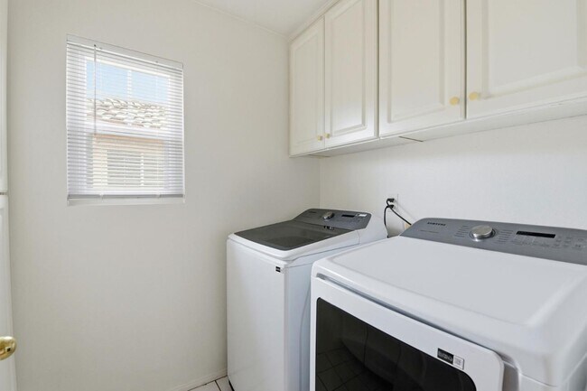 Building Photo - 125 Macademia Ln