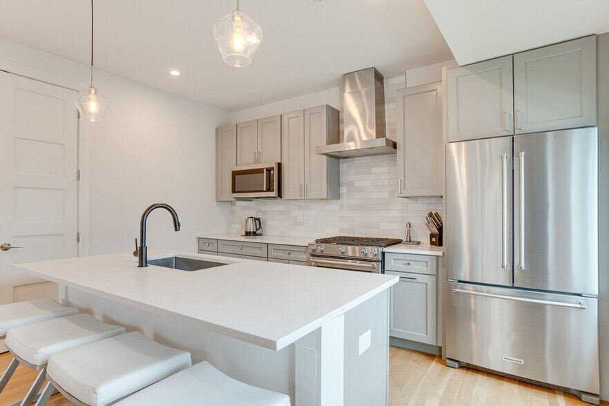 Building Photo - 3890 W 13th Ave