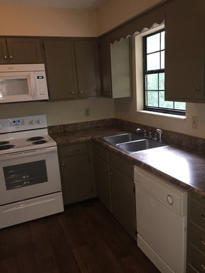 Building Photo - Lovely Home in desirable location