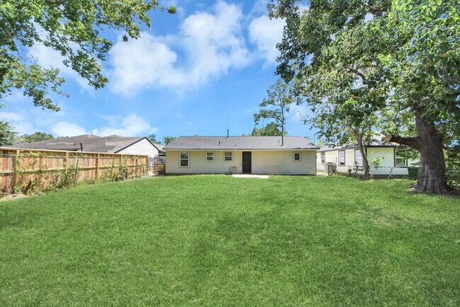 Building Photo - 5003 Enyart St