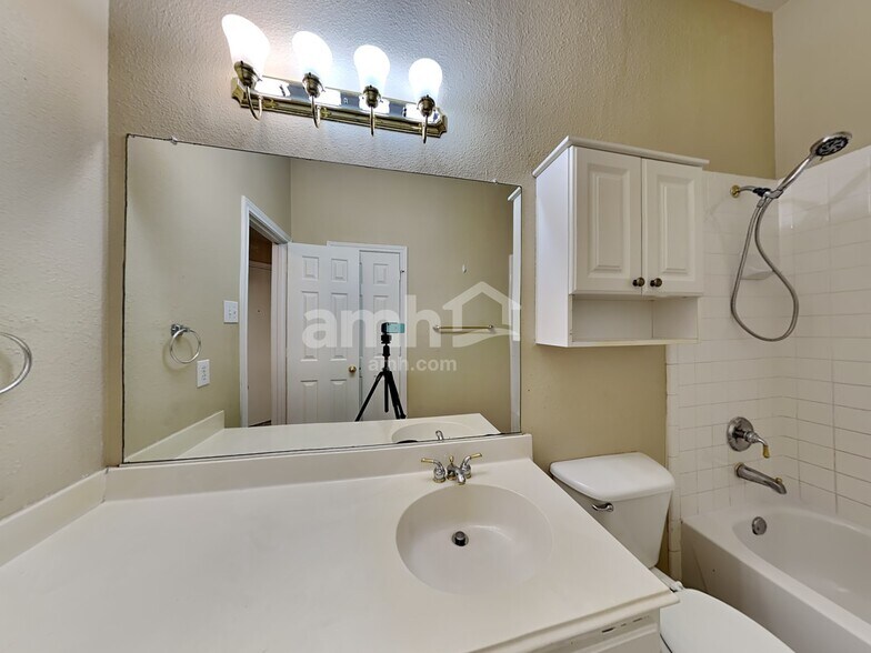 Building Photo - 7509 Amsterdam Ln