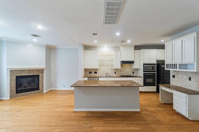 Building Photo - 7135 Harmony Cove