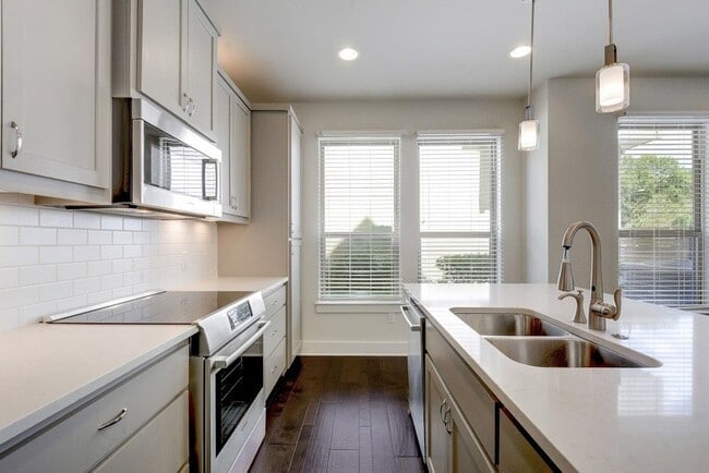 Building Photo - 5309 William Holland Ave