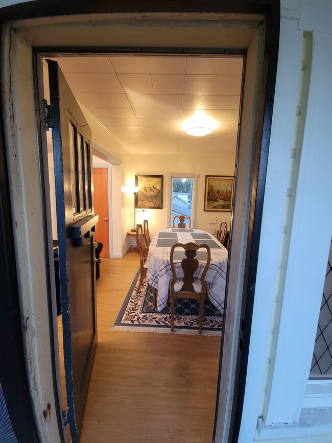 Building Photo - 211-212 W 13th St