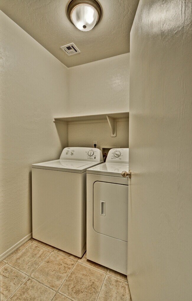 Building Photo - 17243 W Tara Ln