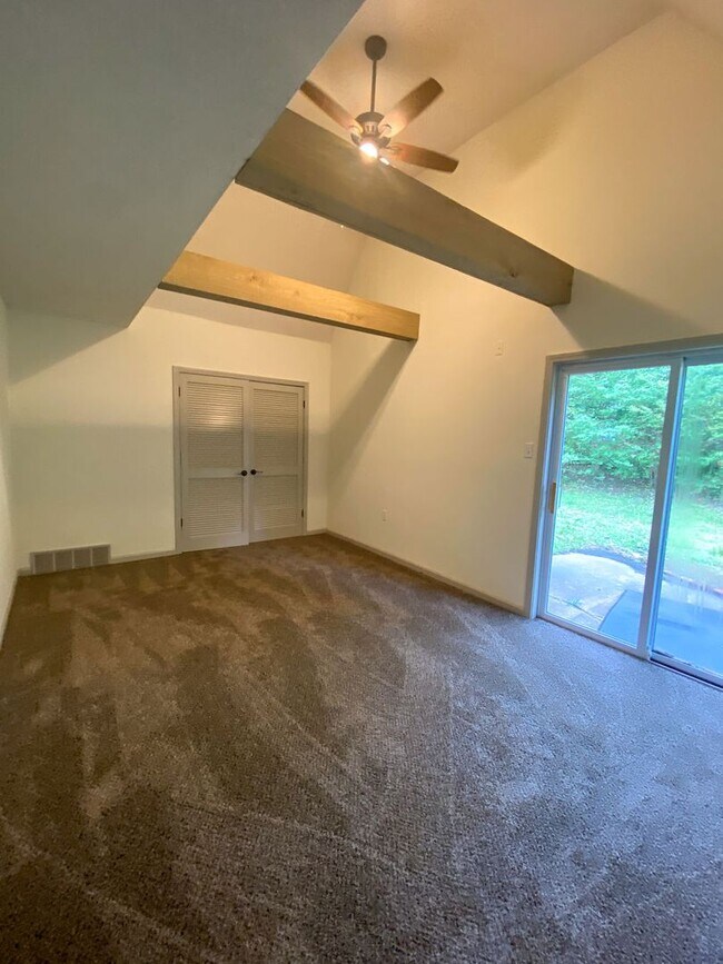 Building Photo - 3 bed / 2 bath in Memphis near Old Brownsv...