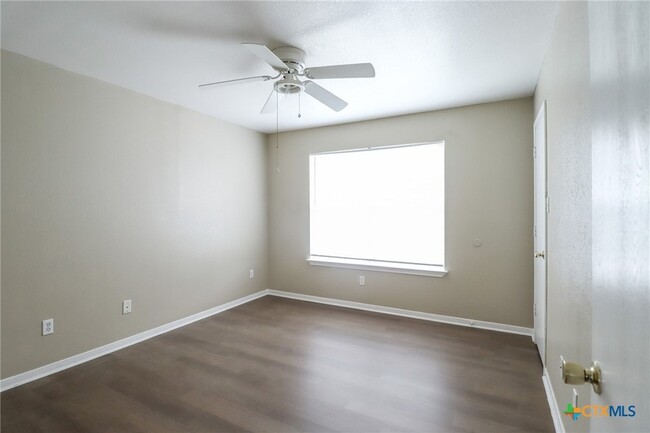 Building Photo - 807 Leifester Cir