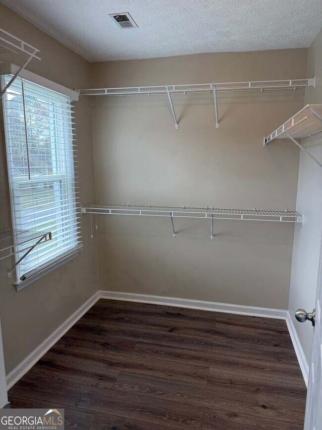 Building Photo - 2679 Foxglove Dr SW