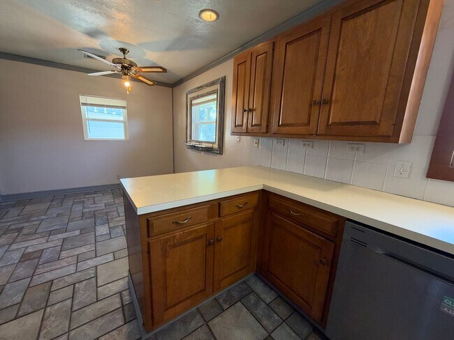 Building Photo - 1208 S Florence Pl