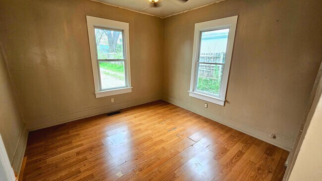 Building Photo - 490 Grand St