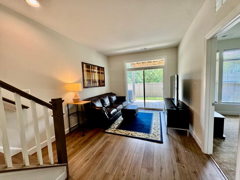 Building Photo - 5205 Ridgeview Retreat Dr