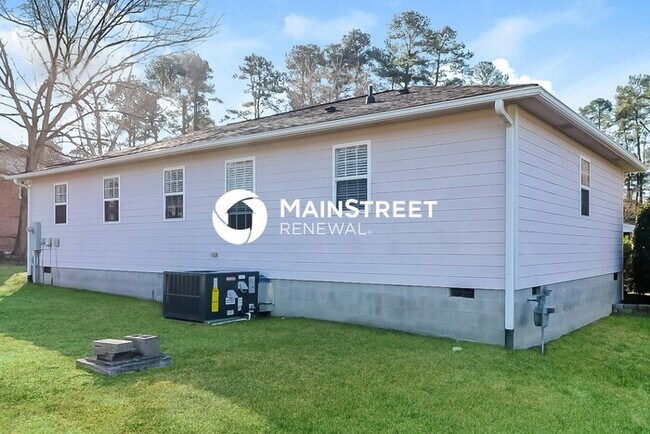 Building Photo - 4 Bedroom Pet-Friendly Home in RALEIGH, NC with Main Street Renewal